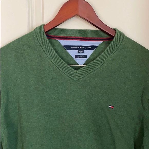 👕 TOMMY HILFIGER V NECK! 👕 - Picture 2 of 6